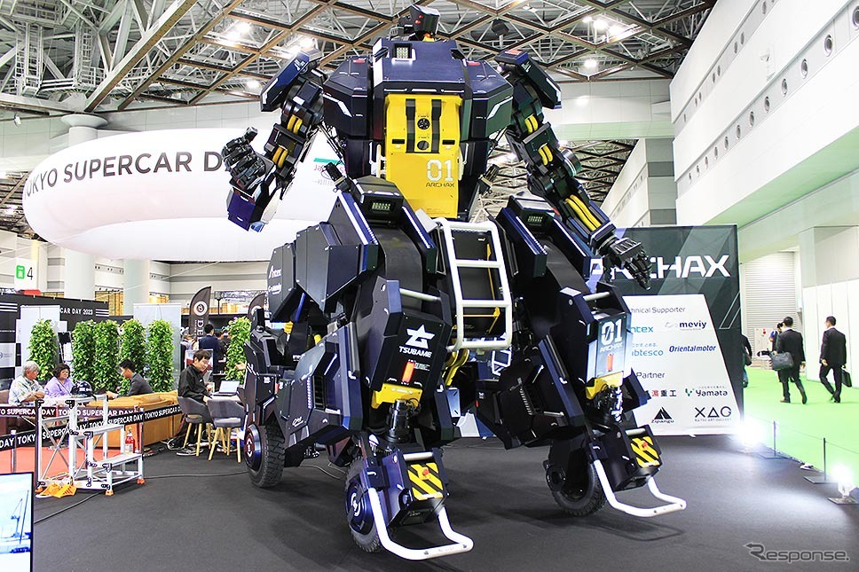 ツバメインダストリ搭乗型ロボット「アーカックス」(ジャパンモビリティショー2023)《写真撮影 編集部》