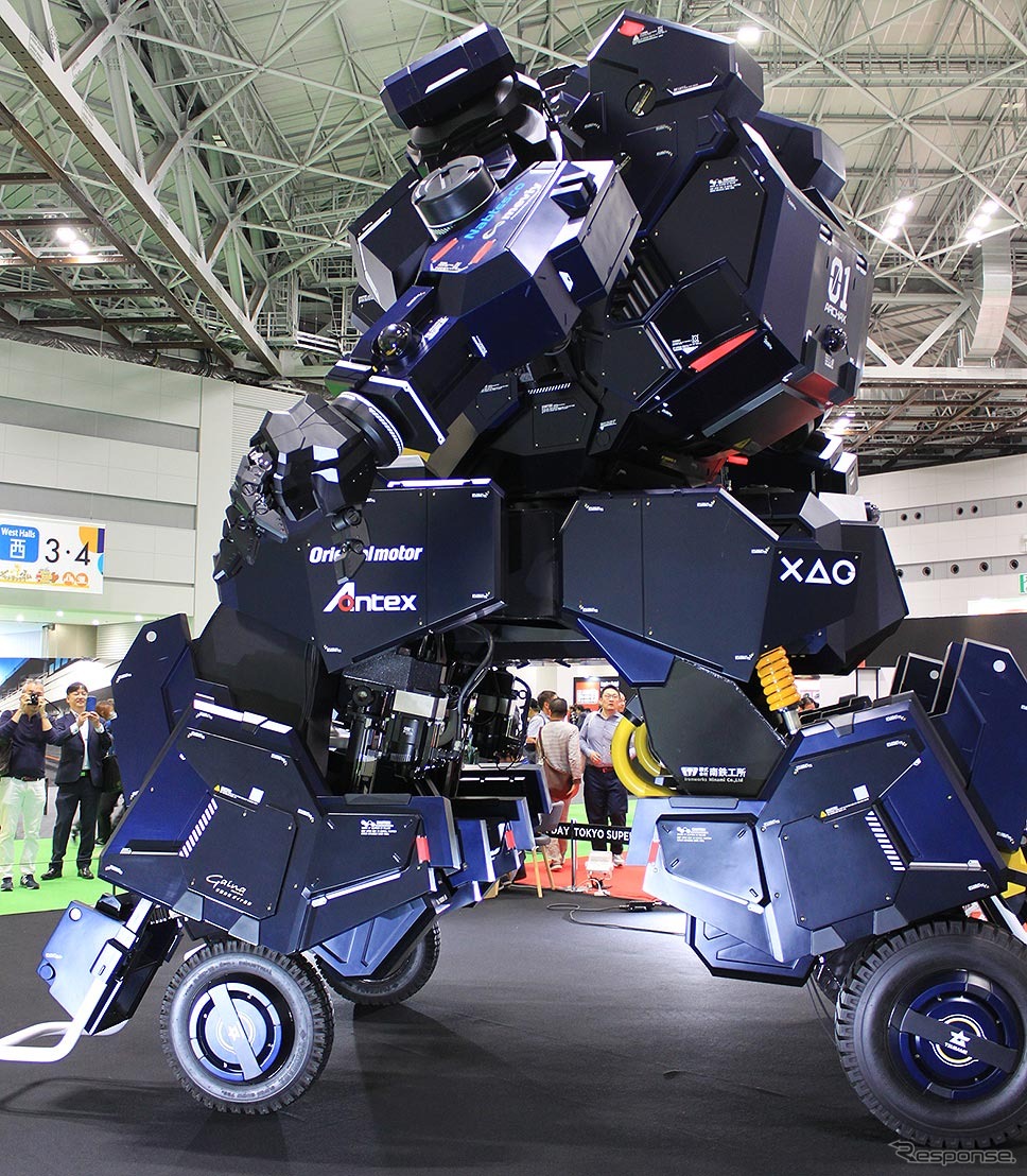 ツバメインダストリ搭乗型ロボット「アーカックス」(ジャパンモビリティショー2023)《写真撮影 編集部》