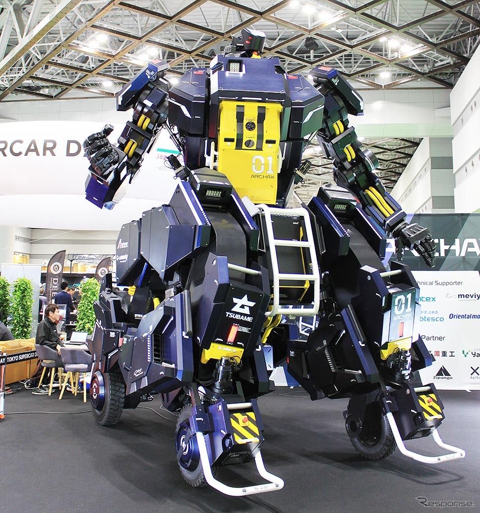 ツバメインダストリ搭乗型ロボット「アーカックス」(ジャパンモビリティショー2023)《写真撮影 編集部》