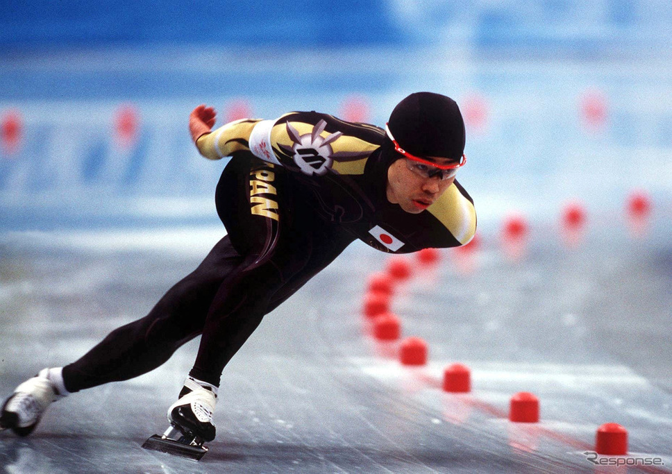 1998年長野オリンピック、スピードスケート500mで金メダルを獲得した清水宏保《Photo by Mark Sandten/Bongarts/ゲッティイメージズ》