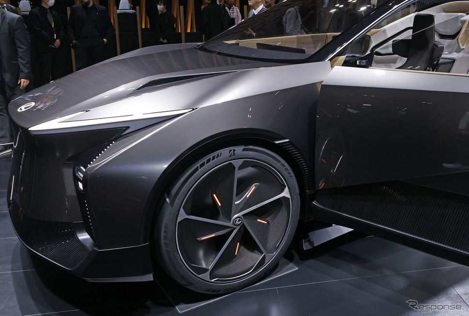 レクサス LF-ZL(ジャパンモビリティショー2023)《写真撮影 郡大二郎》