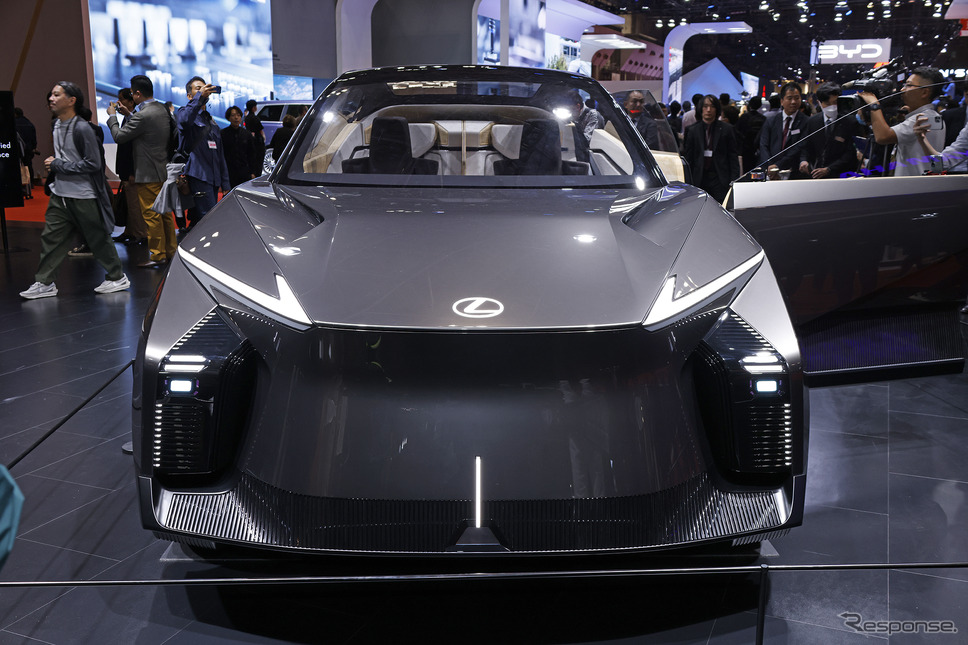 レクサス LF-ZL(ジャパンモビリティショー2023)《写真撮影 郡大二郎》