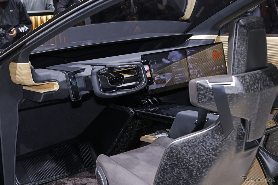 レクサス LF-ZL(ジャパンモビリティショー2023)《写真撮影 郡大二郎》