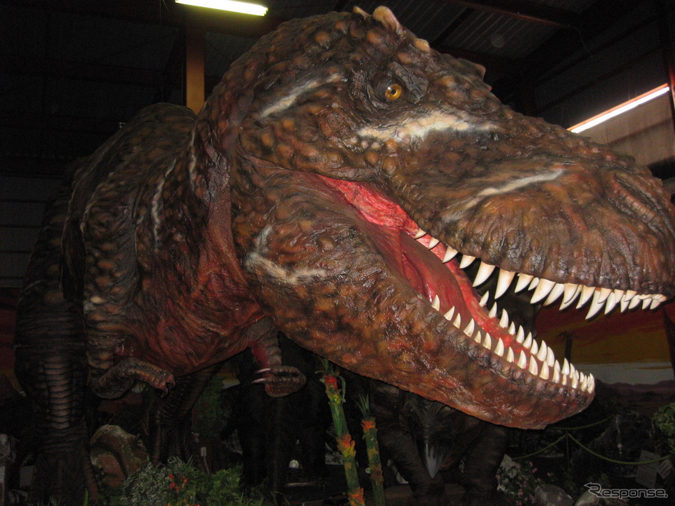 全長15mの超巨大ティラノサウルスが大迫力で君に襲い掛かる!?《写真提供 テレビ大阪》