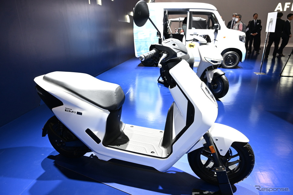 ホンダの電動スクーター EM1 e:(ジャパンモビリティショー2023)《写真撮影 安藤貴史》