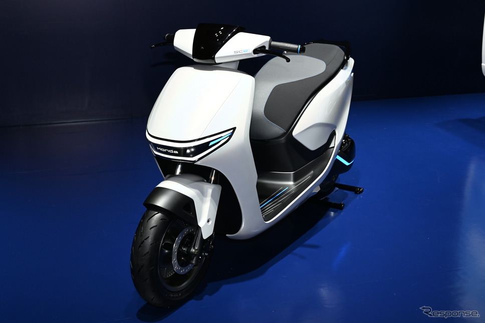 電動原付2種スクーターのホンダ SC e:コンセプト(ジャパンモビリティショー2023)《写真撮影 安藤貴史》