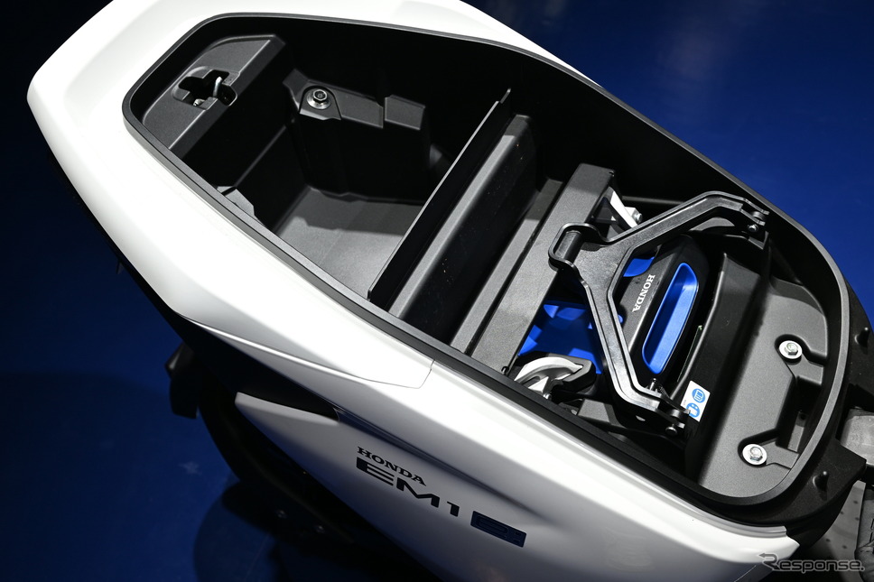 電動原付2種スクーターのホンダ SC e:コンセプト(ジャパンモビリティショー2023)《写真撮影 安藤貴史》