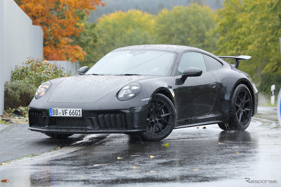 ポルシェ 911 GTS 改良新型プロトタイプ（スクープ写真）《APOLLO NEWS SERVICE》