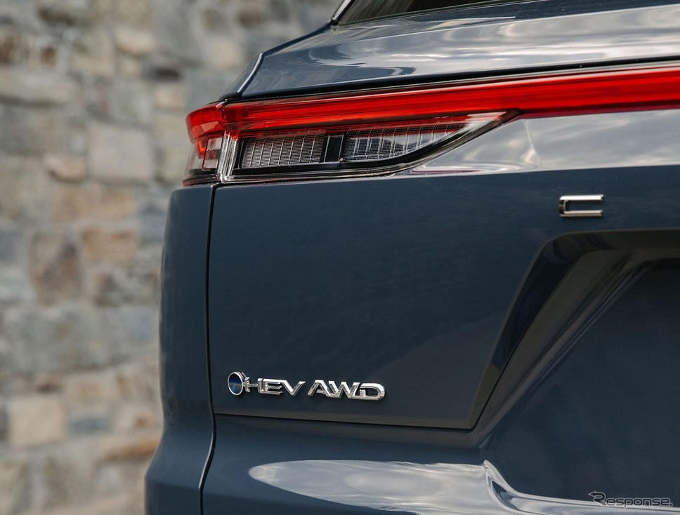トヨタ・クラウン SUV のティザー写真《photo by Toyota》