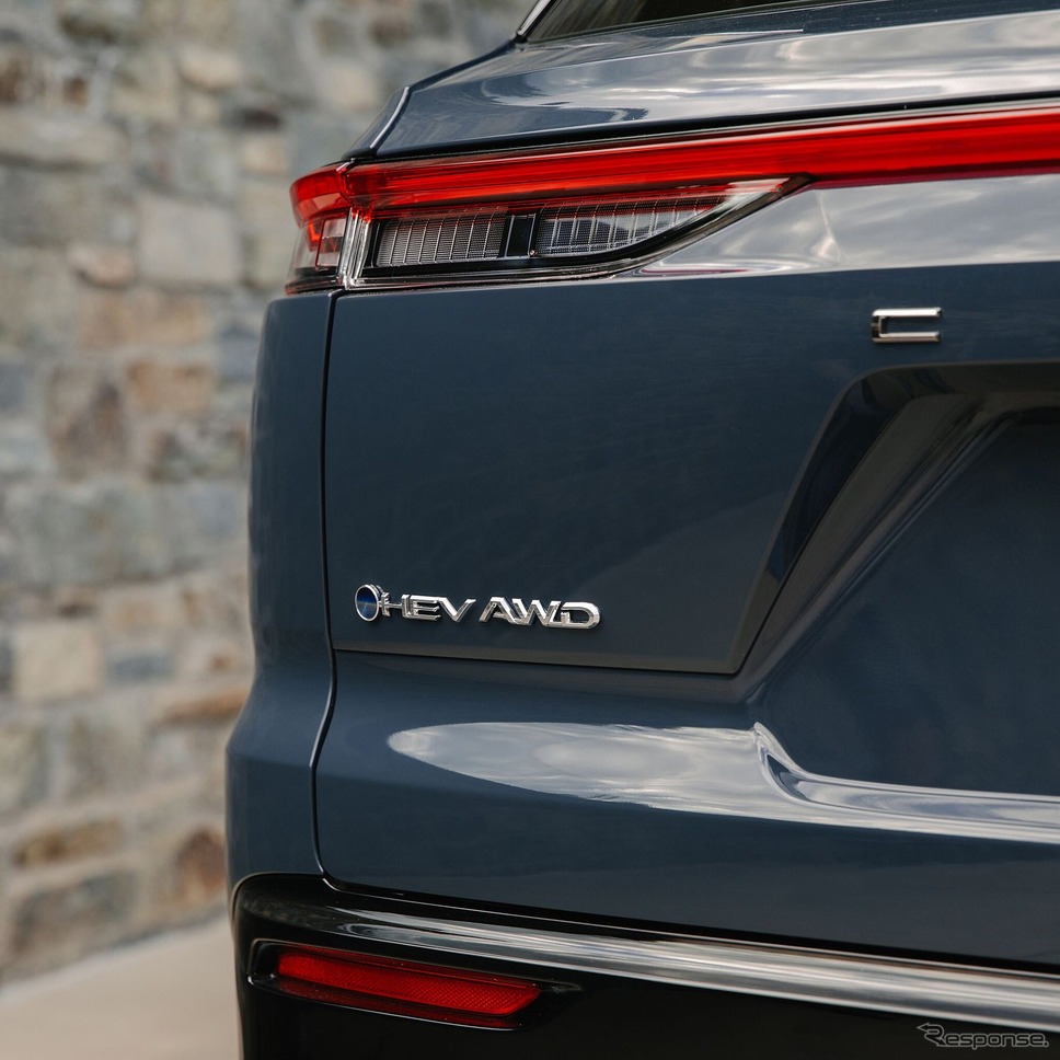 トヨタ・クラウン SUV のティザー写真《photo by Toyota》