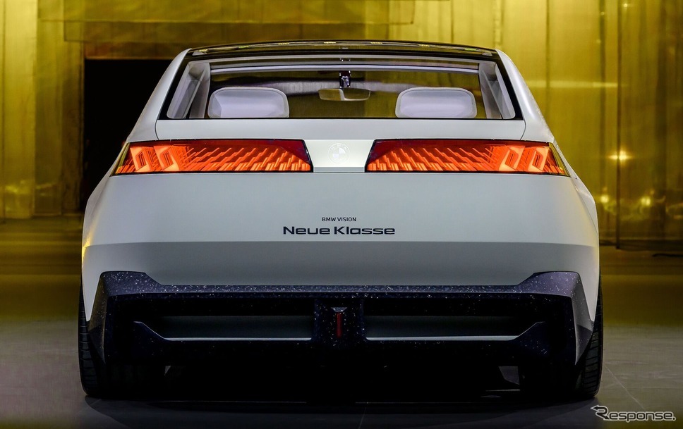 BMW ヴィジョン・ノイエ・クラッセ(IAAモビリティ2023)《photo by BMW》