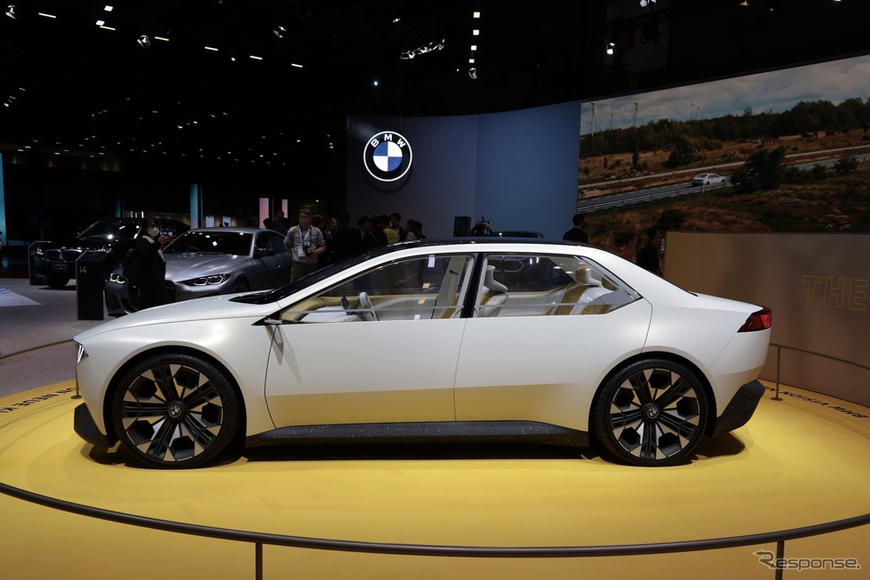 BMW ヴィジョン・ノイエ・クラッセ(ジャパンモビリティショー2023)《写真提供 ジャパンモビリティショー2023事務局》