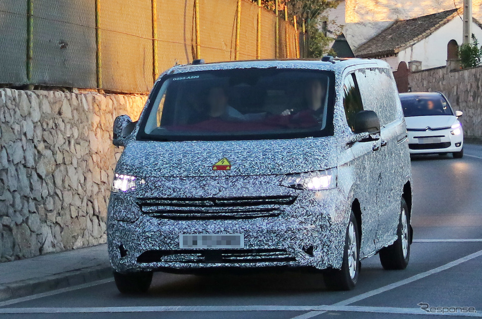 VW トランスポーター 次期型プロトタイプ(スクープ写真)《APOLLO NEWS SERVICE》