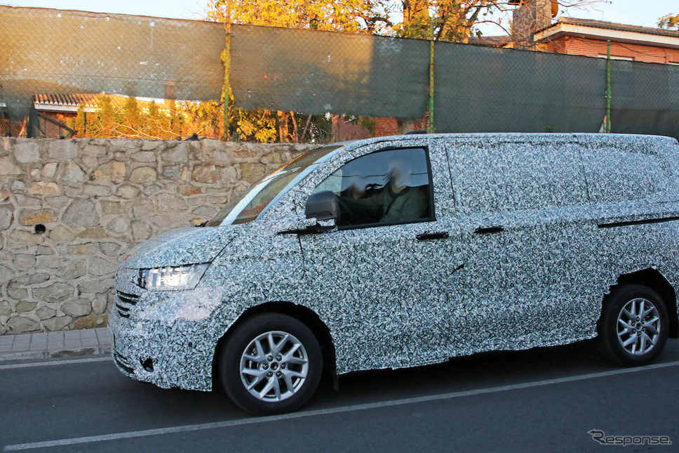 VW トランスポーター 次期型プロトタイプ(スクープ写真)《APOLLO NEWS SERVICE》