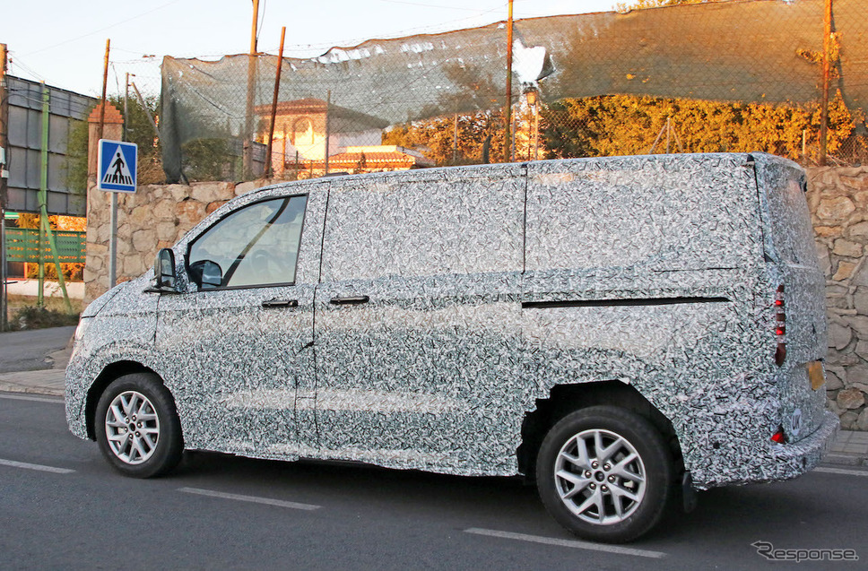 VW トランスポーター 次期型プロトタイプ(スクープ写真)《APOLLO NEWS SERVICE》