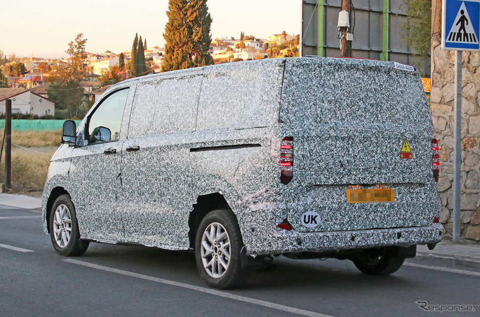 VW トランスポーター 次期型プロトタイプ(スクープ写真)《APOLLO NEWS SERVICE》