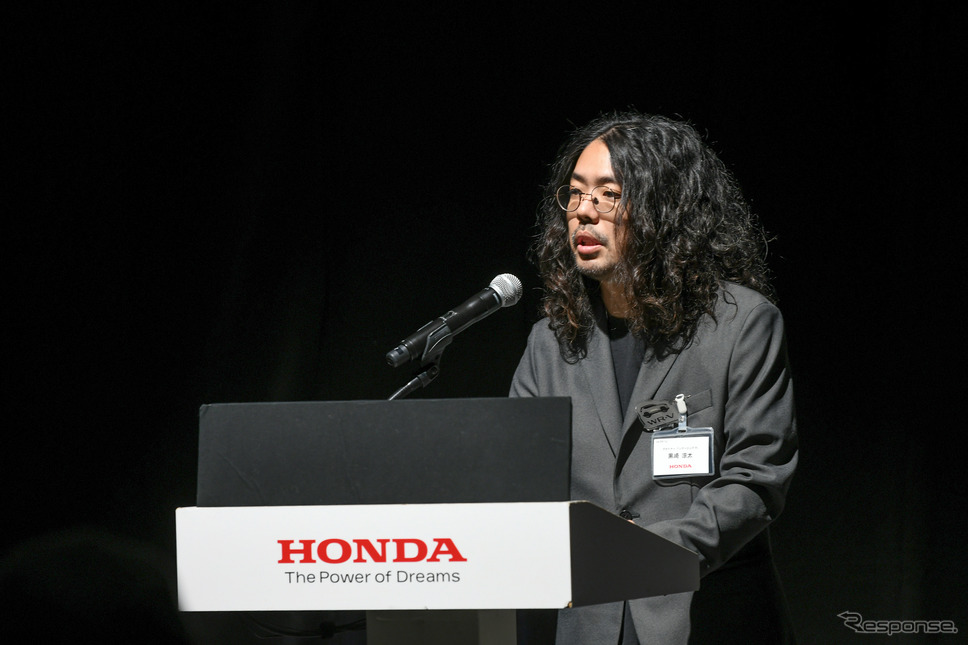 デザインセンターの黒崎氏《写真撮影 中野英幸》