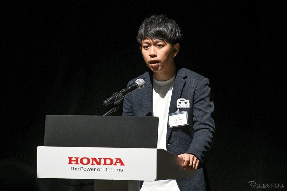 商品ブランド部の佐藤氏《写真撮影 中野英幸》