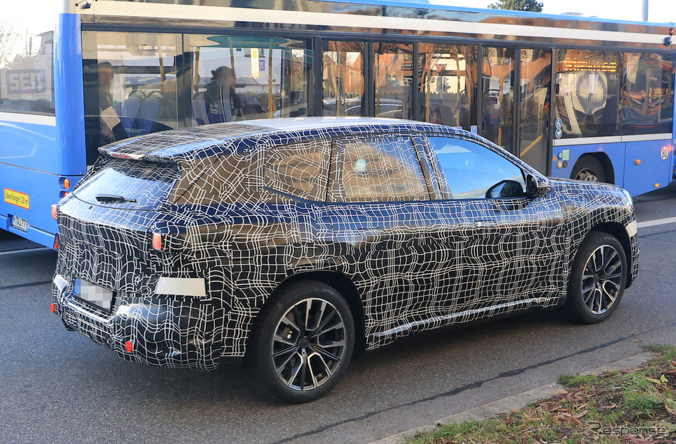 BMW ノイエ・クラッセ SUV プロトタイプ（スクープ写真）《APOLLO NEWS SERVICE》
