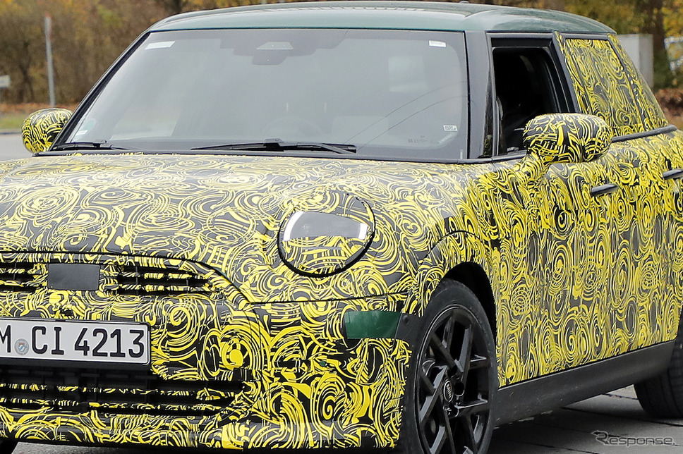 MINI 5ドアハッチバック ICEモデル 改良新型プロトタイプ(スクープ写真)《APOLLO NEWS SERVICE》