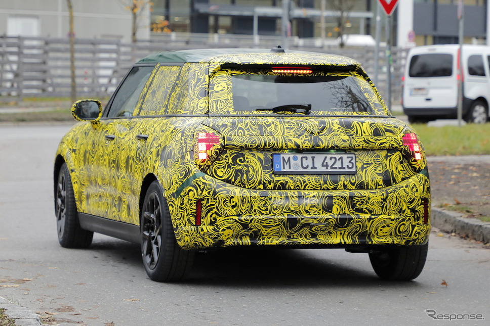 MINI 5ドアハッチバック ICEモデル 改良新型プロトタイプ(スクープ写真)《APOLLO NEWS SERVICE》