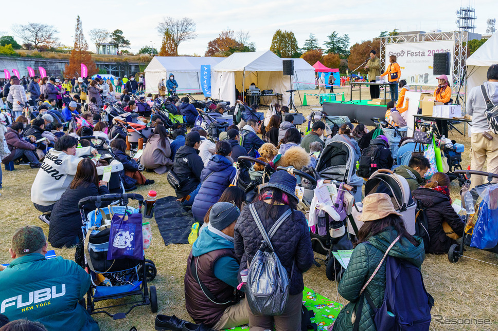 肌寒い中、来場者で賑わうSippo Festa 2023 秋の会場。《写真撮影 石川徹》
