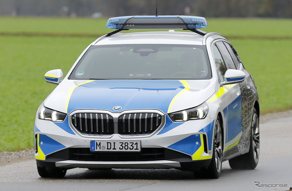 BMW 5シリーズ ツーリング新型 ポリスカー仕様のプロトタイプ（スクープ写真）《APOLLO NEWS SERVICE》