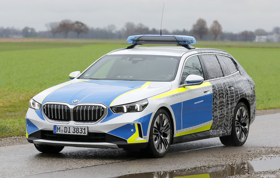 BMW 5シリーズ ツーリング新型 ポリスカー仕様のプロトタイプ（スクープ写真）《APOLLO NEWS SERVICE》