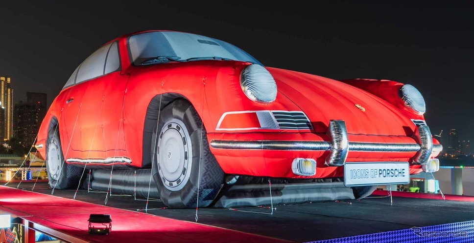 「最も大きなインフレータブル（空気を入れて膨らむ）自動車」としてギネス世界新記録に認定された全長20mのポルシェ911《photo by Porsche》
