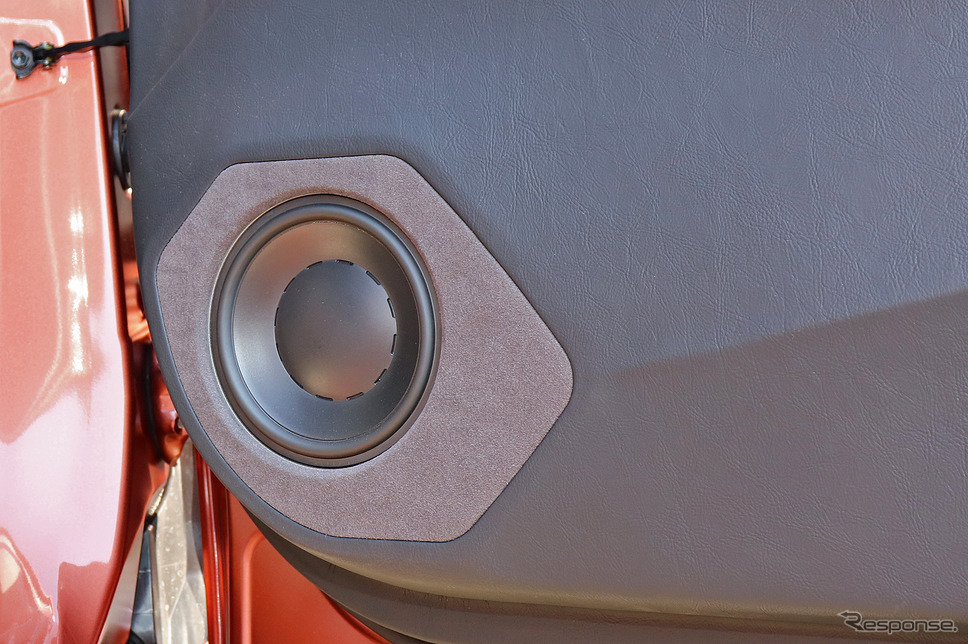 「外部パワーアンプ」が搭載されたオーディオカーの一例（製作ショップ：カーオーディオクラブ＜大阪府＞）。Photo by 太田祥三