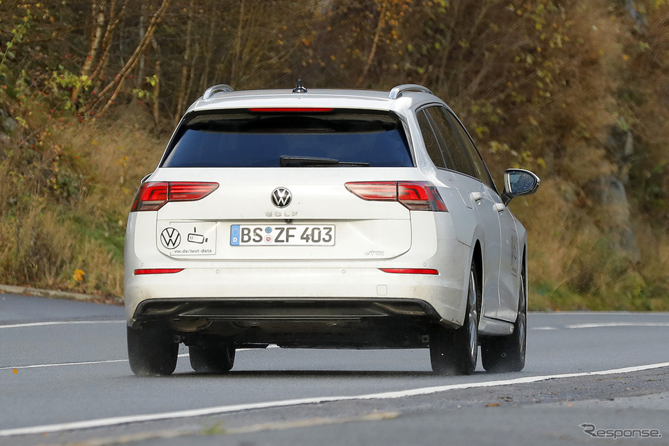 VW ゴルフヴァリアント  改良新型プロトタイプ（スクープ写真）《APOLLO NEWS SERVICE》