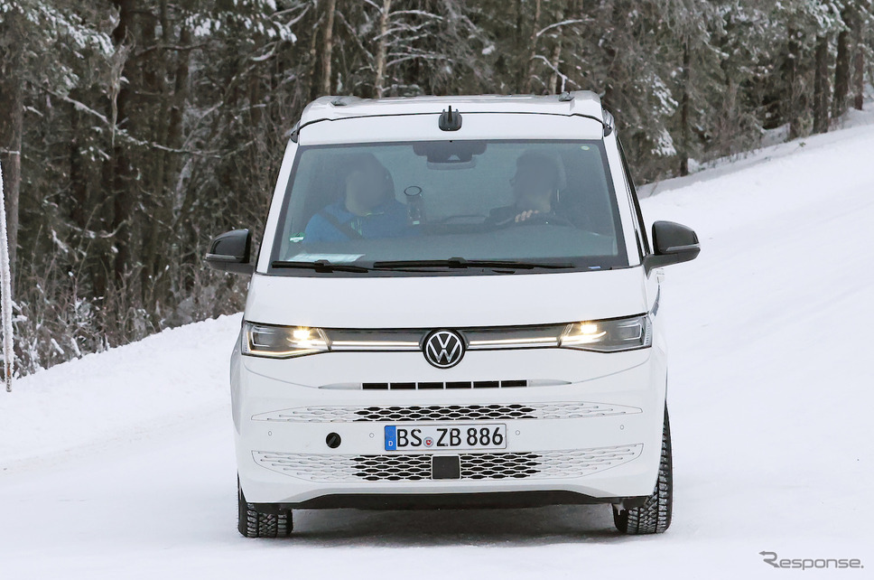 VW カリフォルニア PHEV プロトタイプ(スクープ写真)《APOLLO NEWS SERVICE》