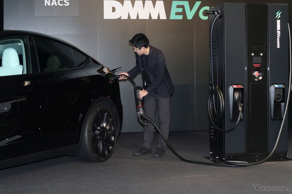 DMM EV CHARGE：NACS・CHAdeMO対応ダブルガン充電器発表《写真撮影 中尾真二》