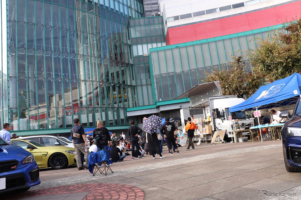 2023年11月に開催された『まいど大阪 秋の車音祭』の会場風景。Photo by 太田祥三