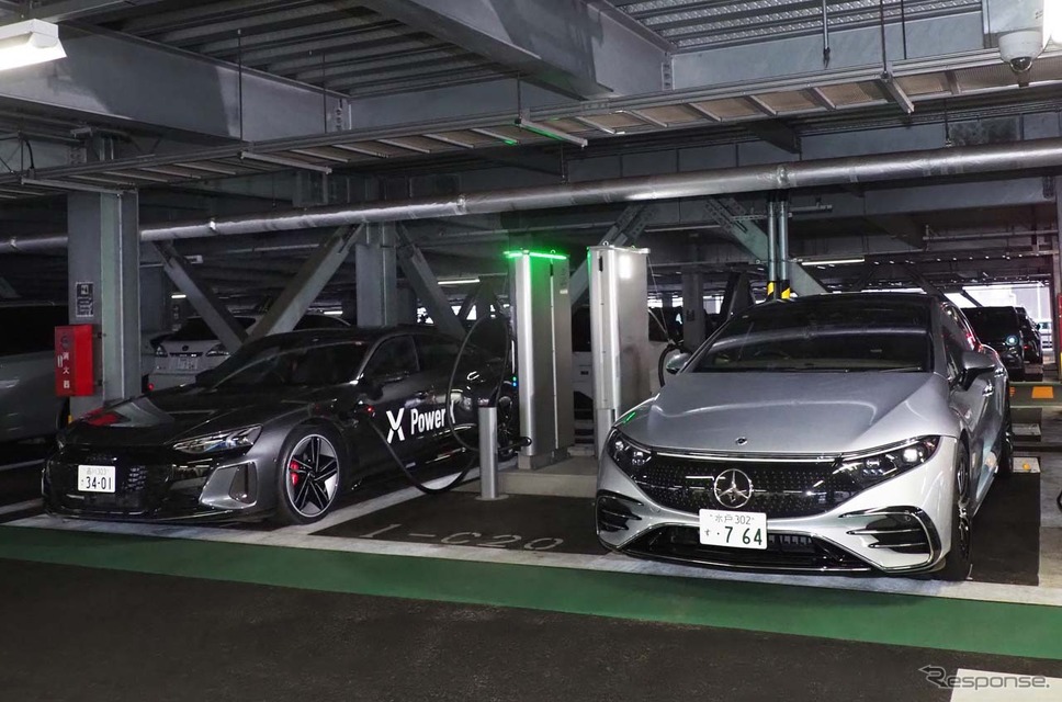 成田空港第1ターミナルに最も近い「P1」駐車場に設置されたパワーエックスの蓄電池式超急速EV充電器「Hypercharger（ハイパーチャージャー）」《写真撮影 会田肇》