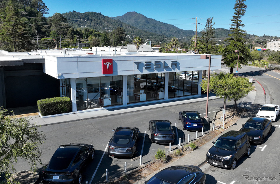 テスラ販売店（米カリフォルニア）《Photo by Justin Sullivan/Getty Images News/ゲッティイメージズ》