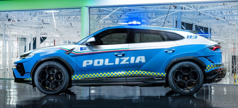 ランボルギーニ・ウルス・ペルフォルマンテ のイタリア高速道路警察ポリスカー《photo by Lamborghini》