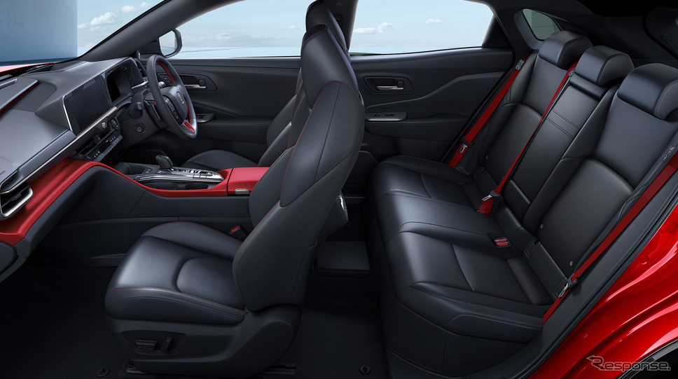 トヨタ クラウンスポーツ RS（2.5Lプラグインハイブリッド車）（内装色：ブラック＆センシュアルレッド）《写真提供 トヨタ自動車》