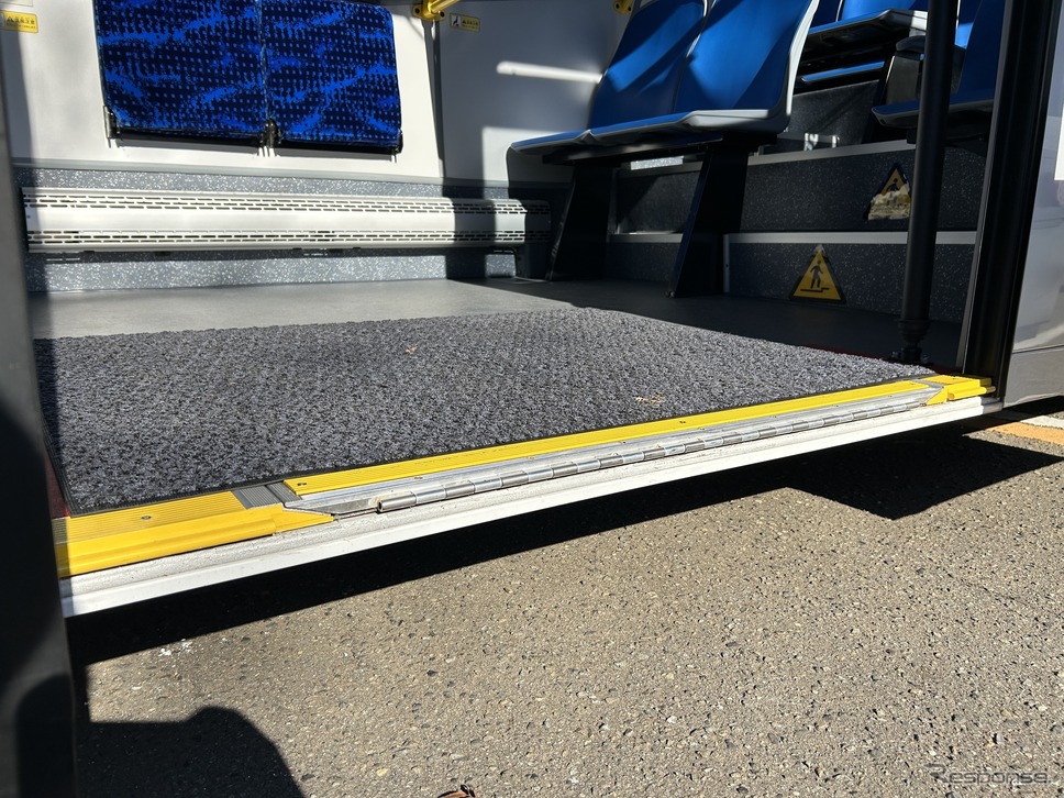 KARSANの小型ノンステップ電気バス「e-JEST」《写真撮影 宮崎壮人》