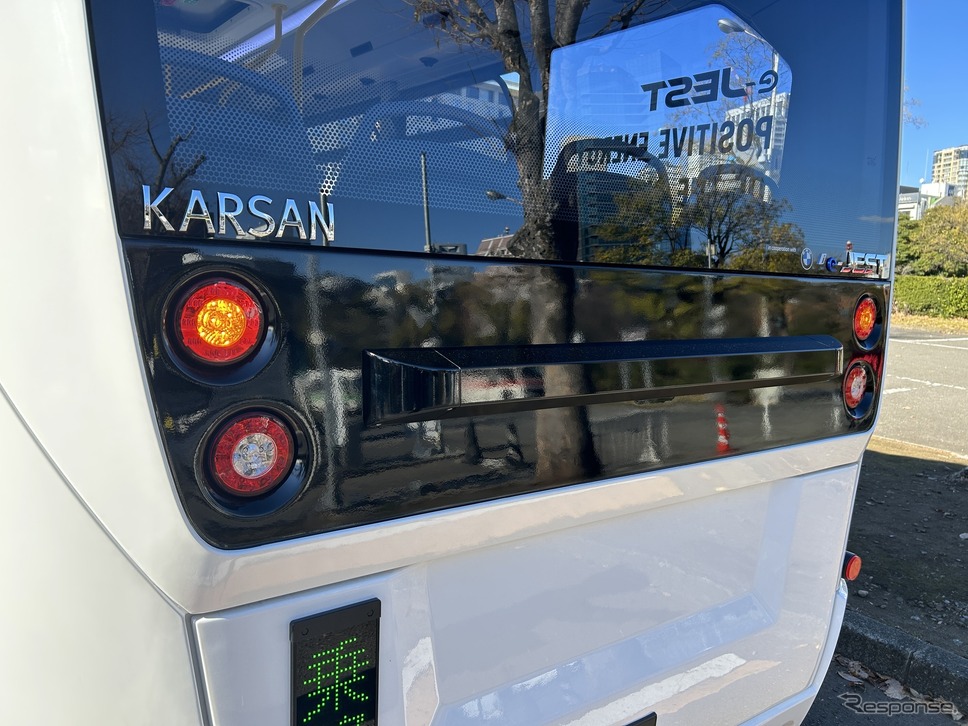 KARSANの小型ノンステップ電気バス「e-JEST」《写真撮影 宮崎壮人》