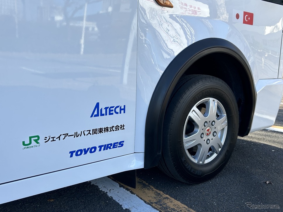 KARSANの小型ノンステップ電気バス「e-JEST」《写真撮影 宮崎壮人》