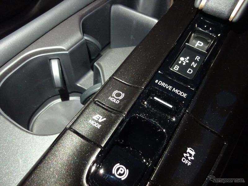 BLITZ Brake Hold Jumper TOYOTAクラウンスポーツ実装例《画像提供 BLITZ》