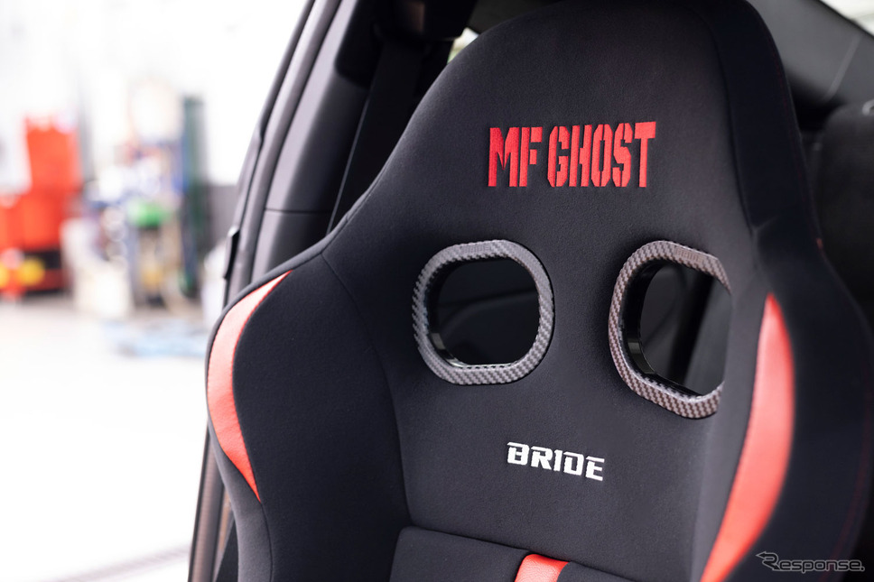 ヘッドレストには「MF GHOST」の特別な刺繍が入る《写真提供 ブリッド》