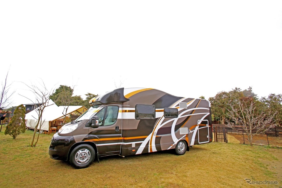 ビースタイル号《写真提供 Carstay》
