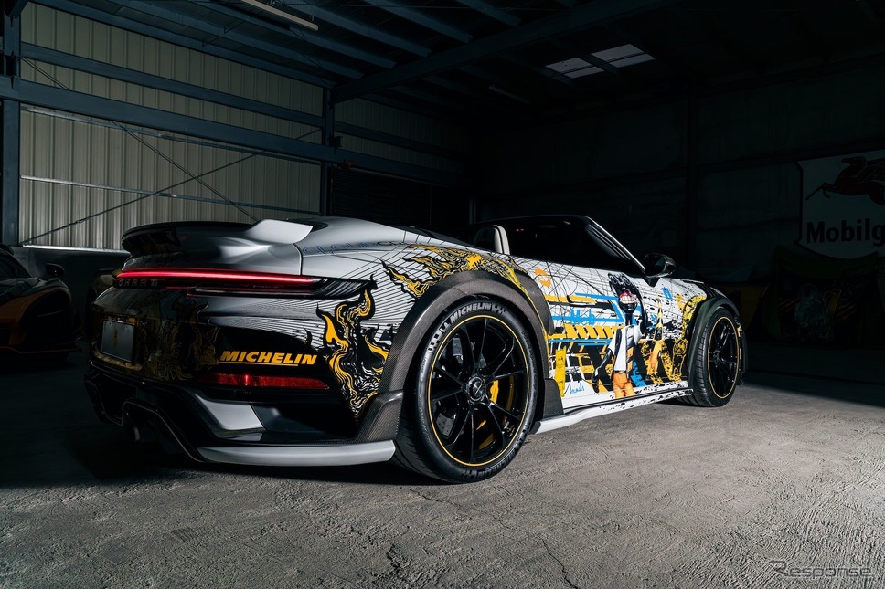 ロナルド・ヴェンチューラ特別仕様 ラッピングカー《写真提供 ホワイトストーン》