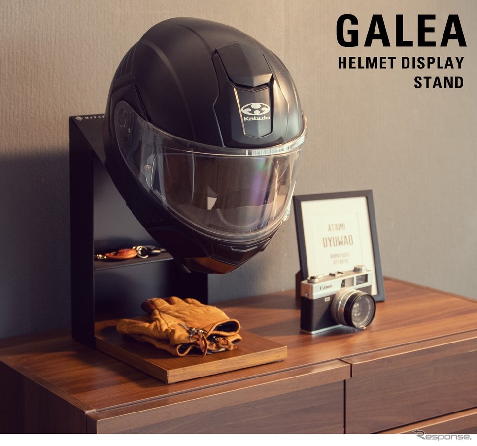 ヘルメットを飾りながら収納できる『GALEAシリーズ』《写真提供 宮武製作所》