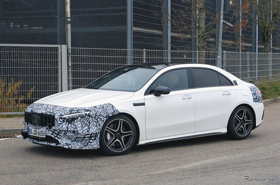 メルセデスAMG A35セダン 改良新型プロトタイプ(スクープ写真)《APOLLO NEWS SERVICE》