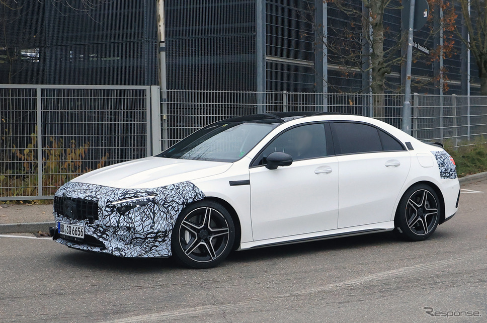 メルセデスAMG A35セダン 改良新型プロトタイプ(スクープ写真)《APOLLO NEWS SERVICE》