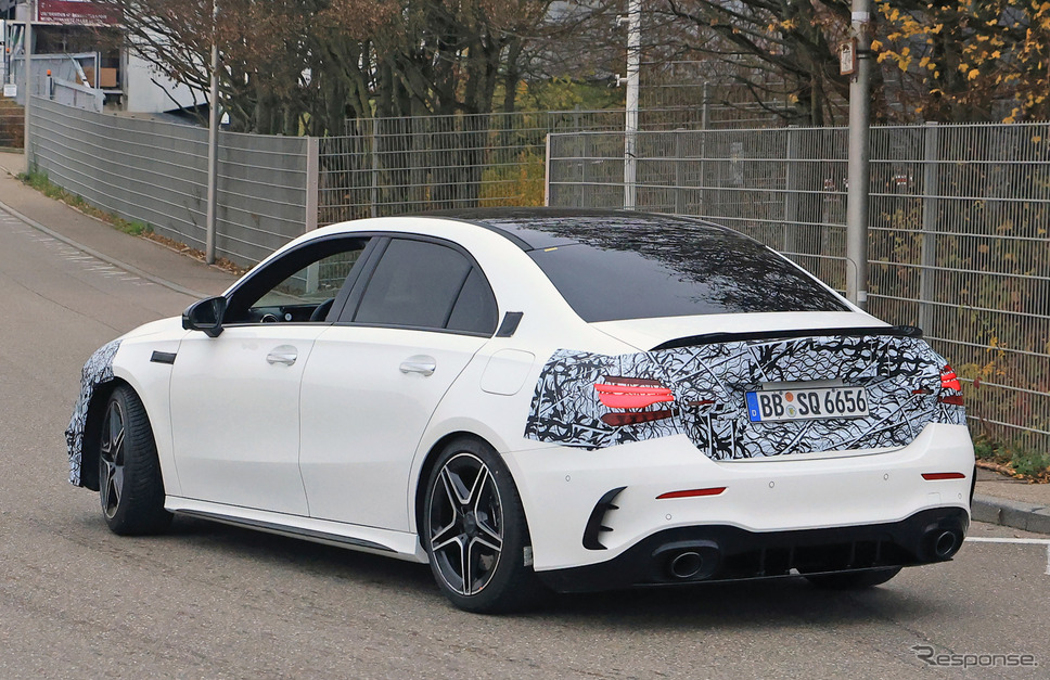 メルセデスAMG A35セダン 改良新型プロトタイプ(スクープ写真)《APOLLO NEWS SERVICE》