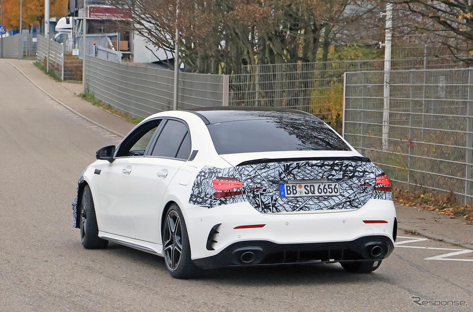 メルセデスAMG A35セダン 改良新型プロトタイプ(スクープ写真)《APOLLO NEWS SERVICE》